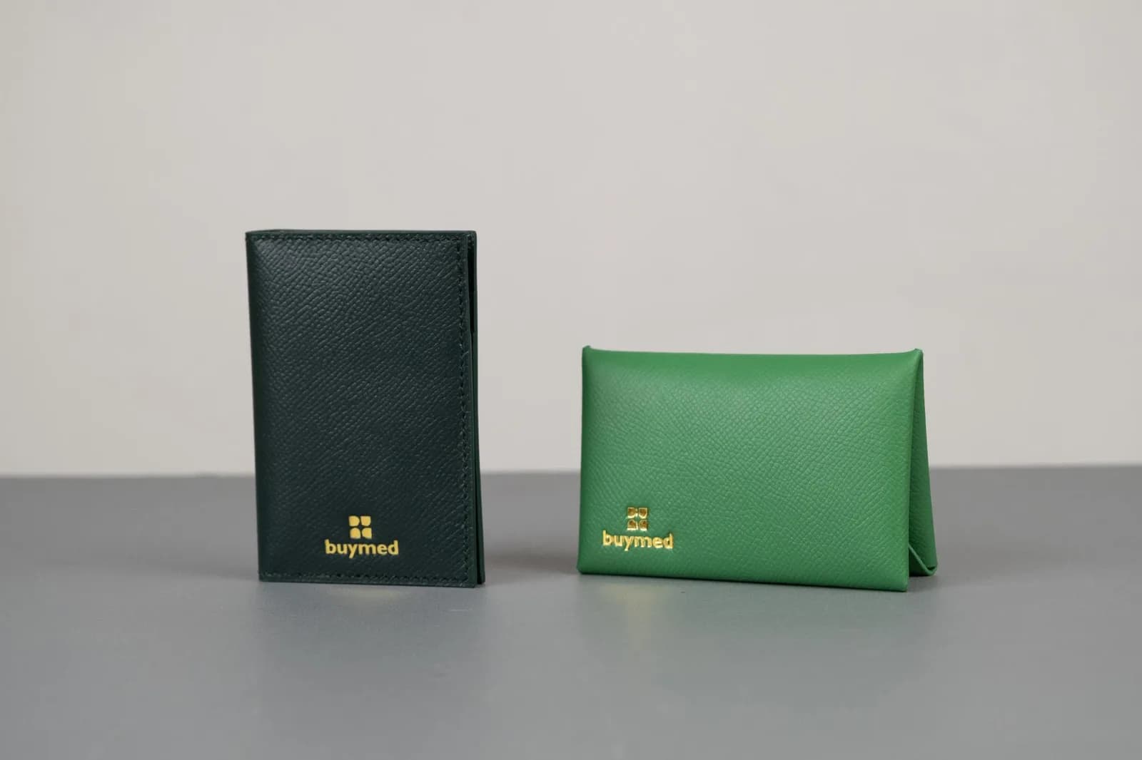 Bộ 2 Ví Da Epsom Xanh Lá – Khắc Logo Buymed