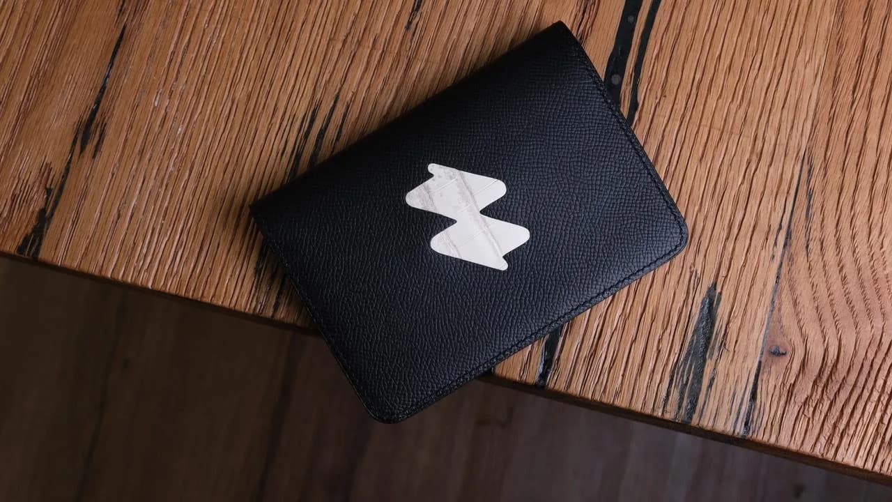 Passport Customize - Da Epsom - Black - KOI Leather