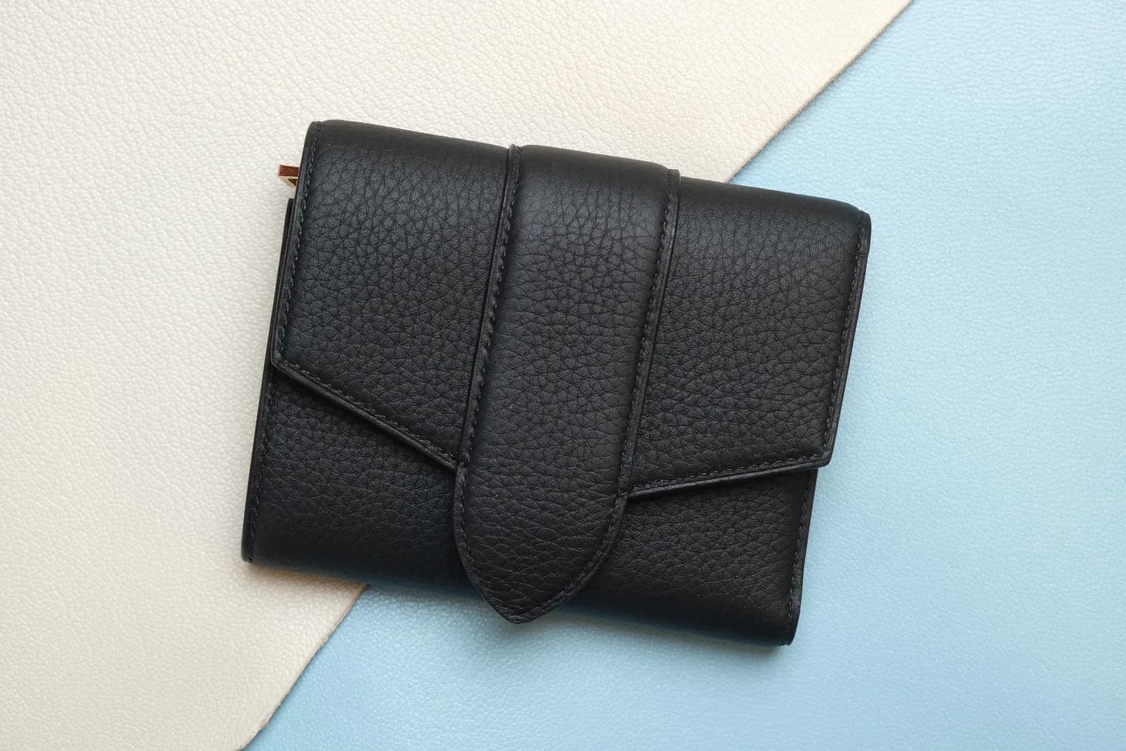 Ví Nữ Gập - Da Taurillon - Black x Moccasin - KOI Leather