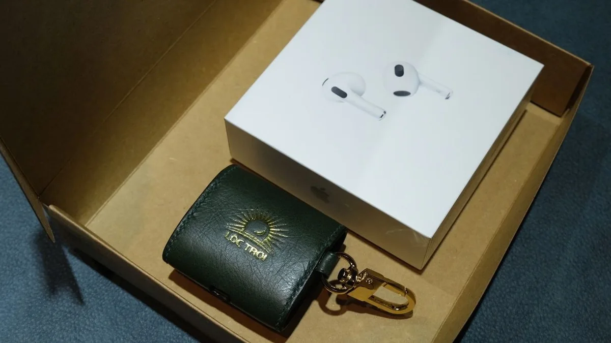 Giftset da cao cấp gồm ví và card holder đóng gói làm quà tặng doanh nghiệp