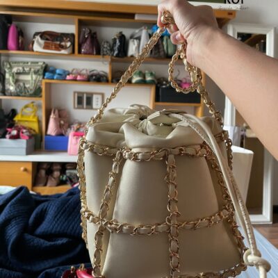 Túi Nữ Da Dây Rút Da Bê Calfskin Vân Swift 19×17 ×17cm Beige