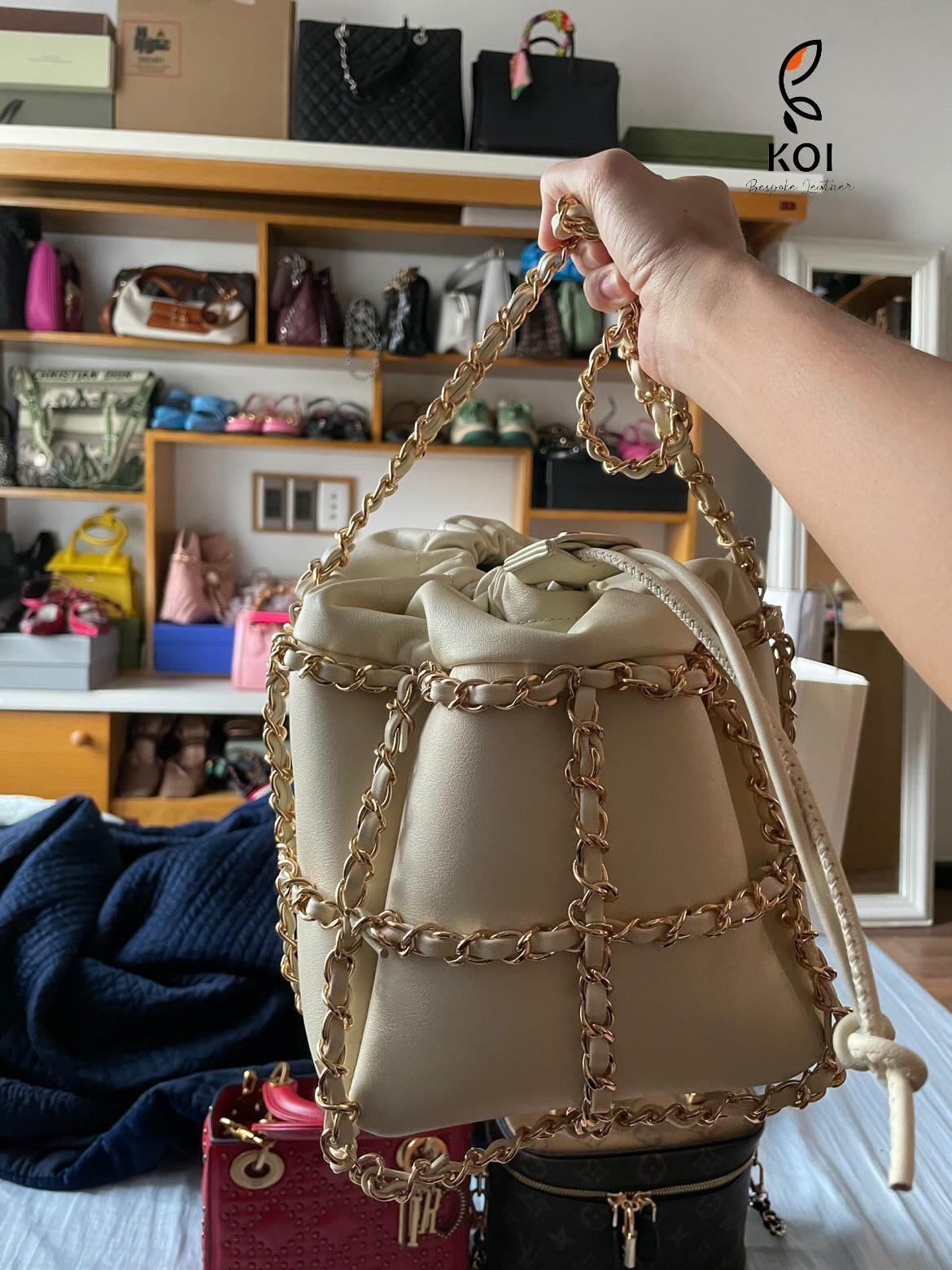 Túi Nữ Da Dây Rút Da Bê Calfskin Vân Swift 19×17 ×17cm Beige