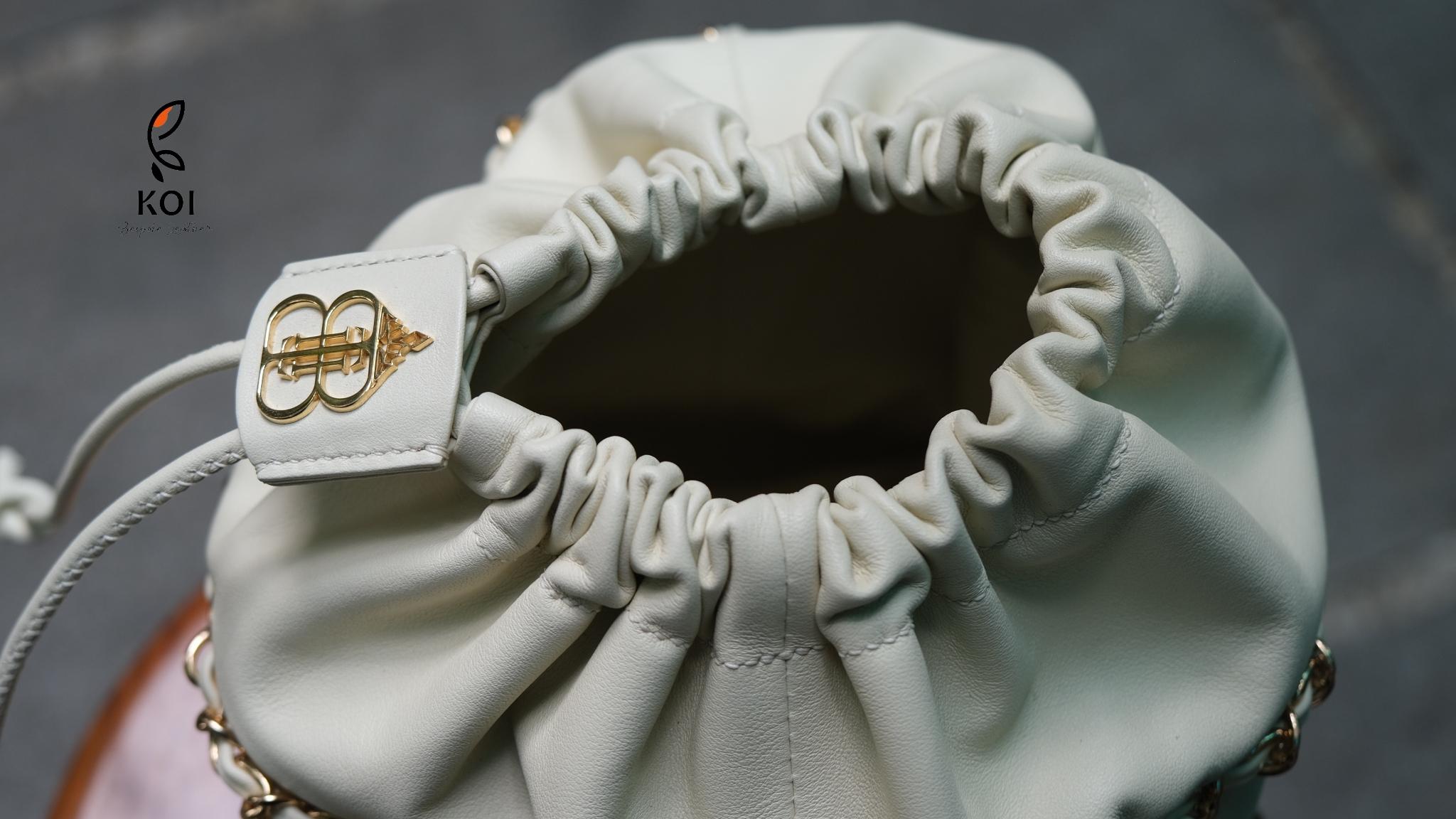 Túi Nữ Da Dây Rút Da Bê Calfskin Vân Swift 19×17 ×17cm Beige