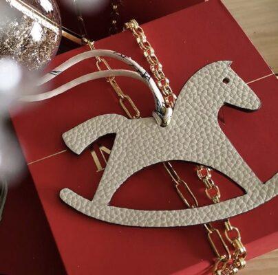 Charm Noel Koi Leather Quà Tặng ý Nghĩa Cho Mùa Lễ Hội