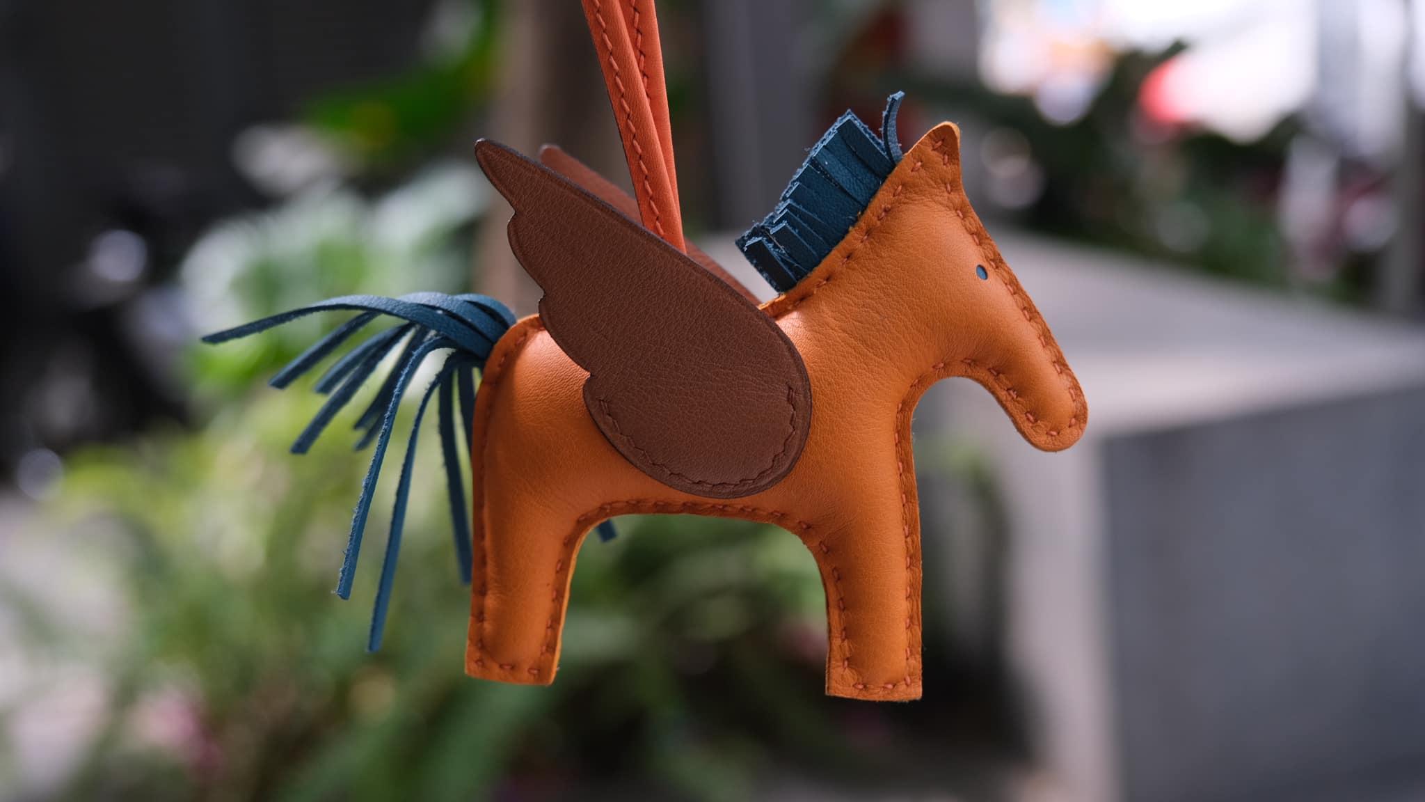 Charm Ngựa Đủ Màu Sắc