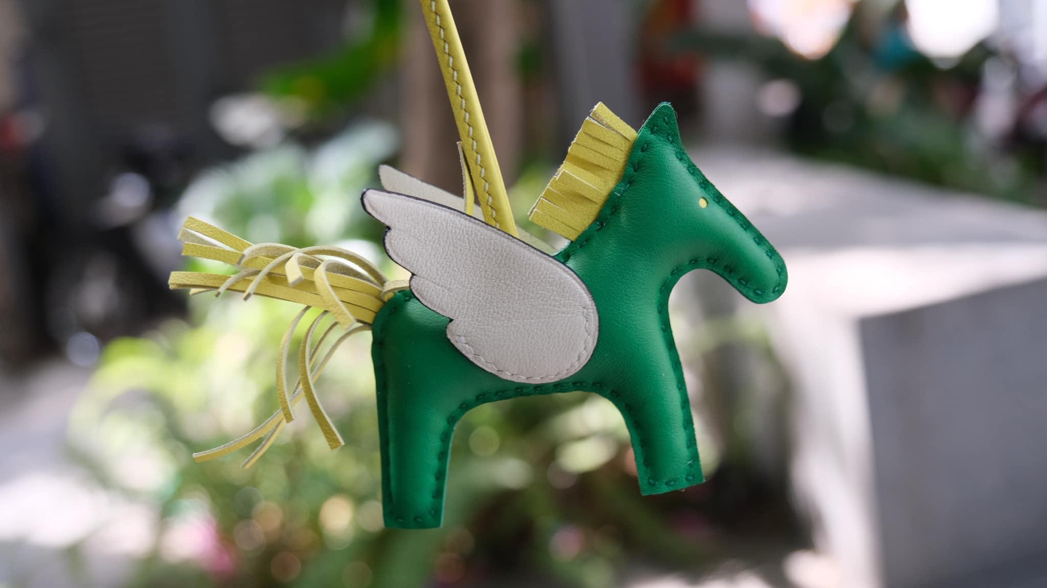 Charm Ngựa Đủ Màu Sắc