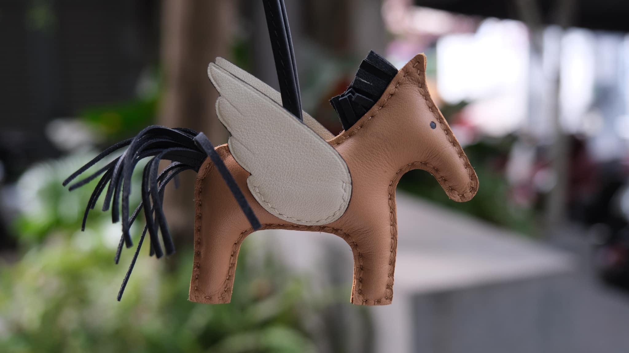 Charm Ngựa Đủ Màu Sắc