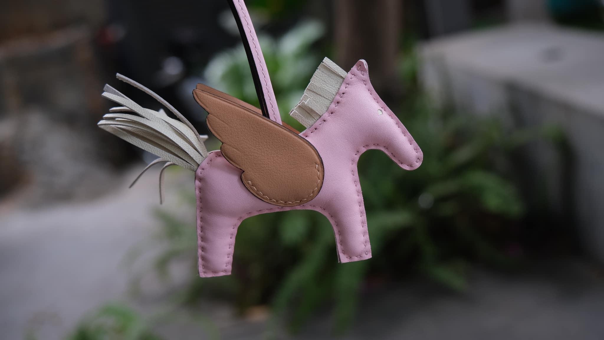 Charm Ngựa Đủ Màu Sắc