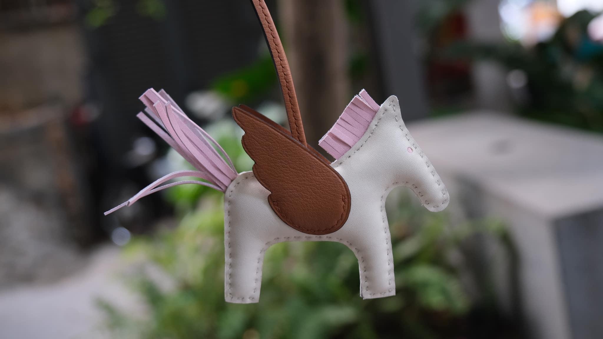 Charm Ngựa Đủ Màu Sắc