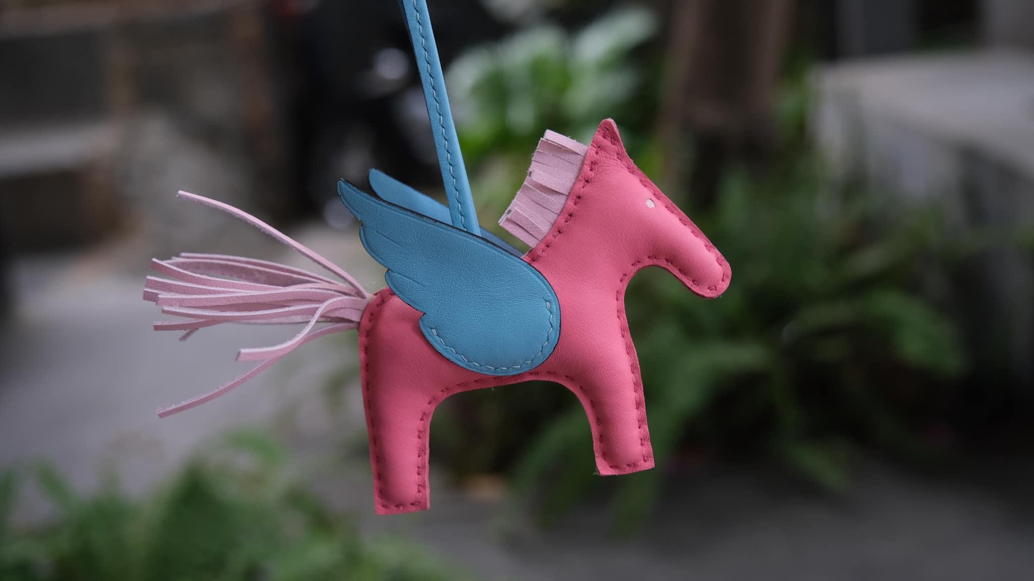 Charm Ngựa Đủ Màu Sắc