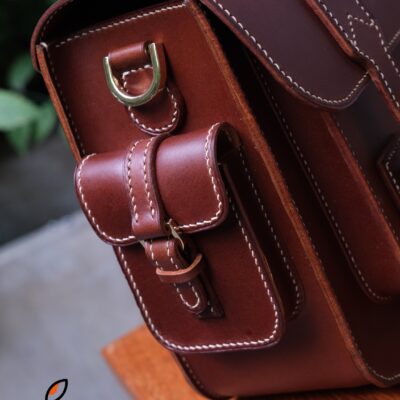 Túi Da Nam Đối Tượng Sử Dụng: Kích Thước: Thương Hiệu: Koi Bespoke Leather Loại Thiết Kế: Koi Leather Developed Bảo Hành: Màu Sắc Chủ đạo: Màu Sắc Phối: Animal Skin: Chất Liệu Da:
