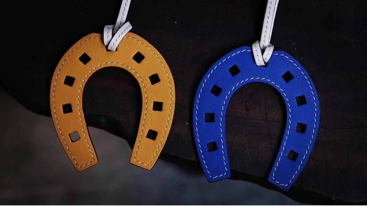 Charm Móng Ngựa Đeo Túi