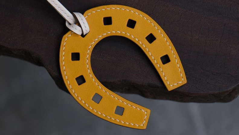 Charm Móng Ngựa Đeo Túi