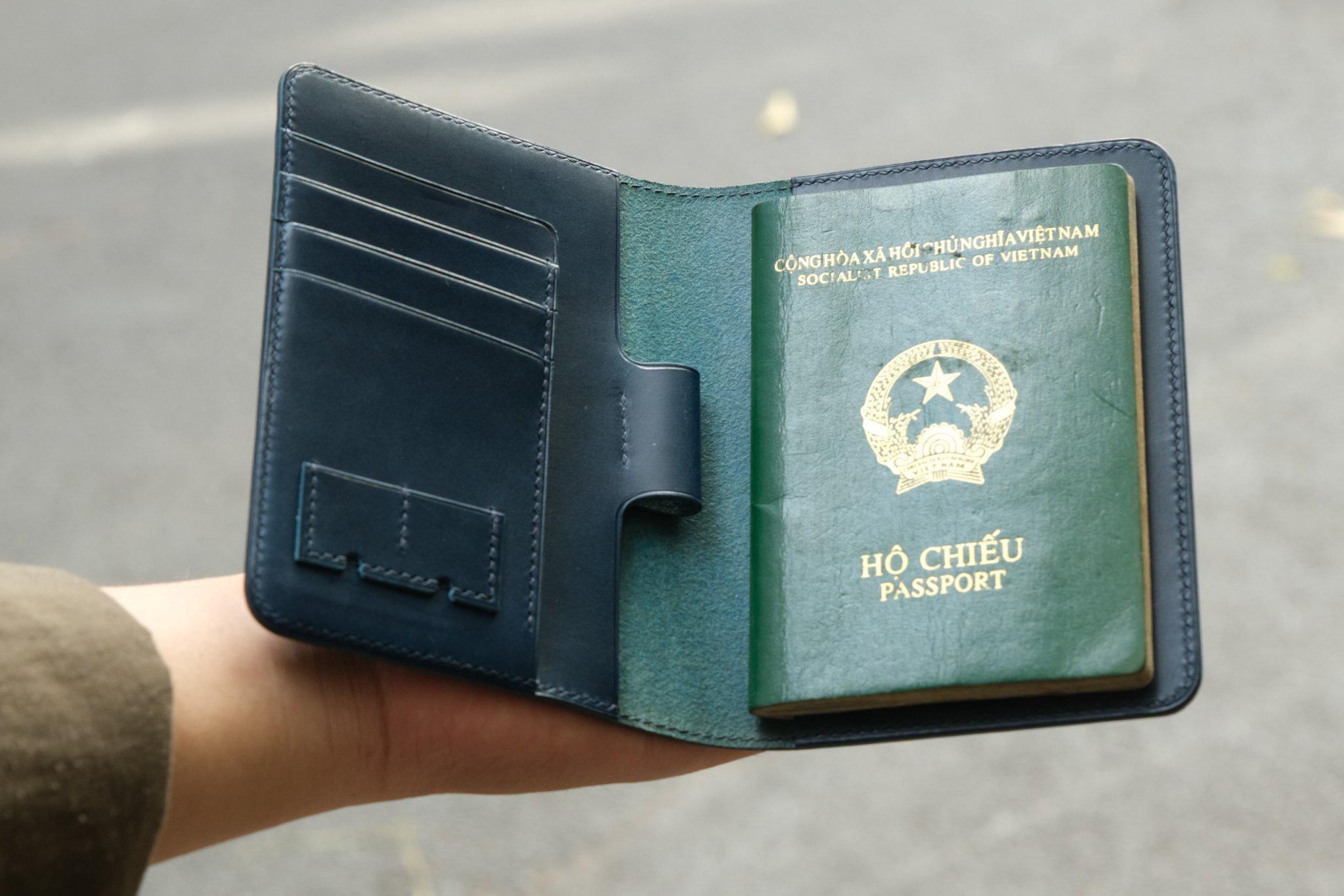 Passport Cover Da Dê Alran Đen