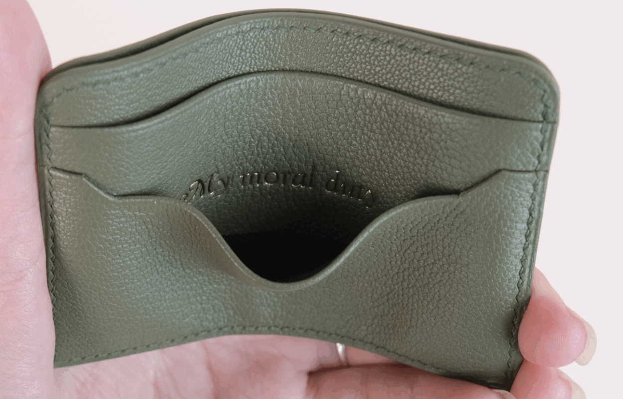 Ví Nam Khắc Tên – Cá Nhân Hóa Phong Cách Riêng