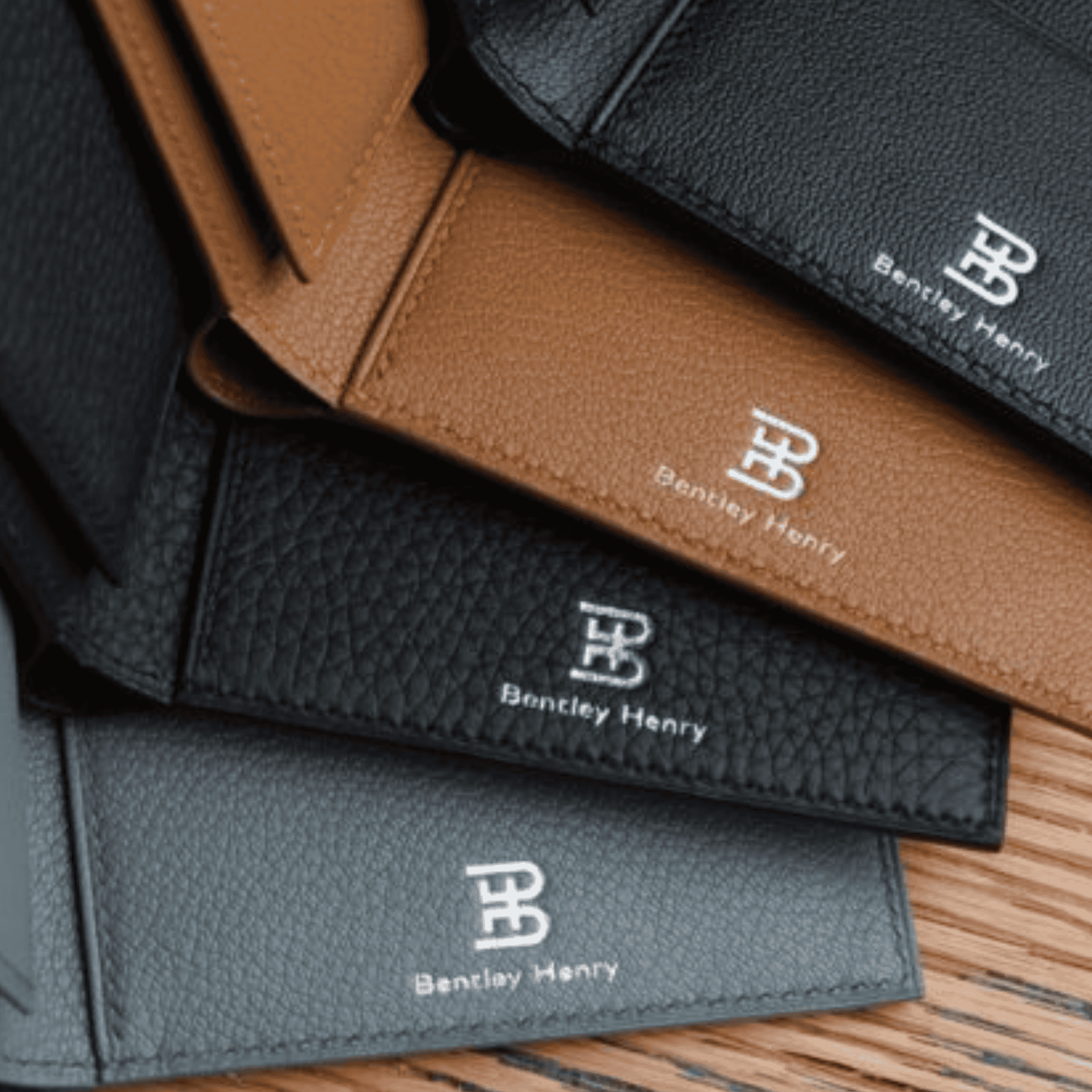 Cách Khắc Tên Lên Ví Da Đẹp, Bền & Ý Nghĩa Làm Quà Tặng