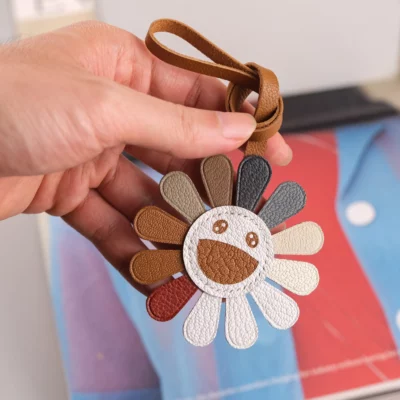 Charm Hoa Hướng Dương – Da Bò Nhiều Màu