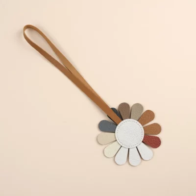 Charm Hoa Hướng Dương – Da Bò Nhiều Màu