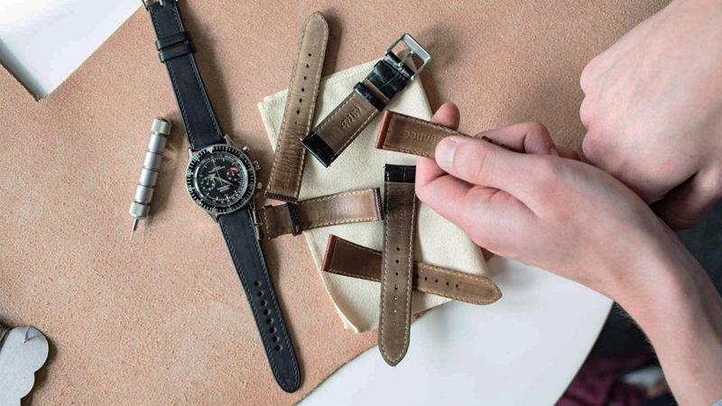 Tháo dây đồng hồ chuyên nghiệp