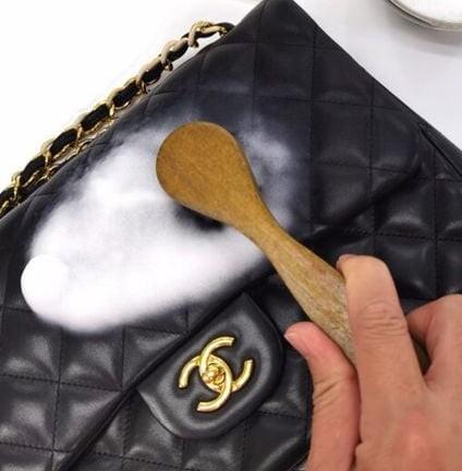 Chà túi quá mạnh