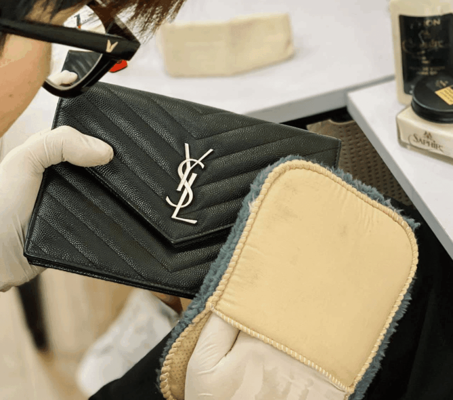 Hướng Dẫn Xử Lý Túi Bị Mốc, Ố và Xỉn Màu Hiệu Quả