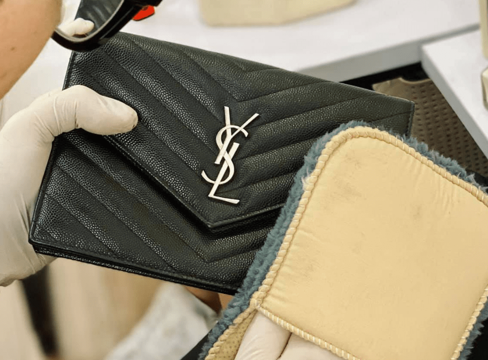 Hướng Dẫn Xử Lý Túi Bị Mốc, Ố và Xỉn Màu Hiệu Quả